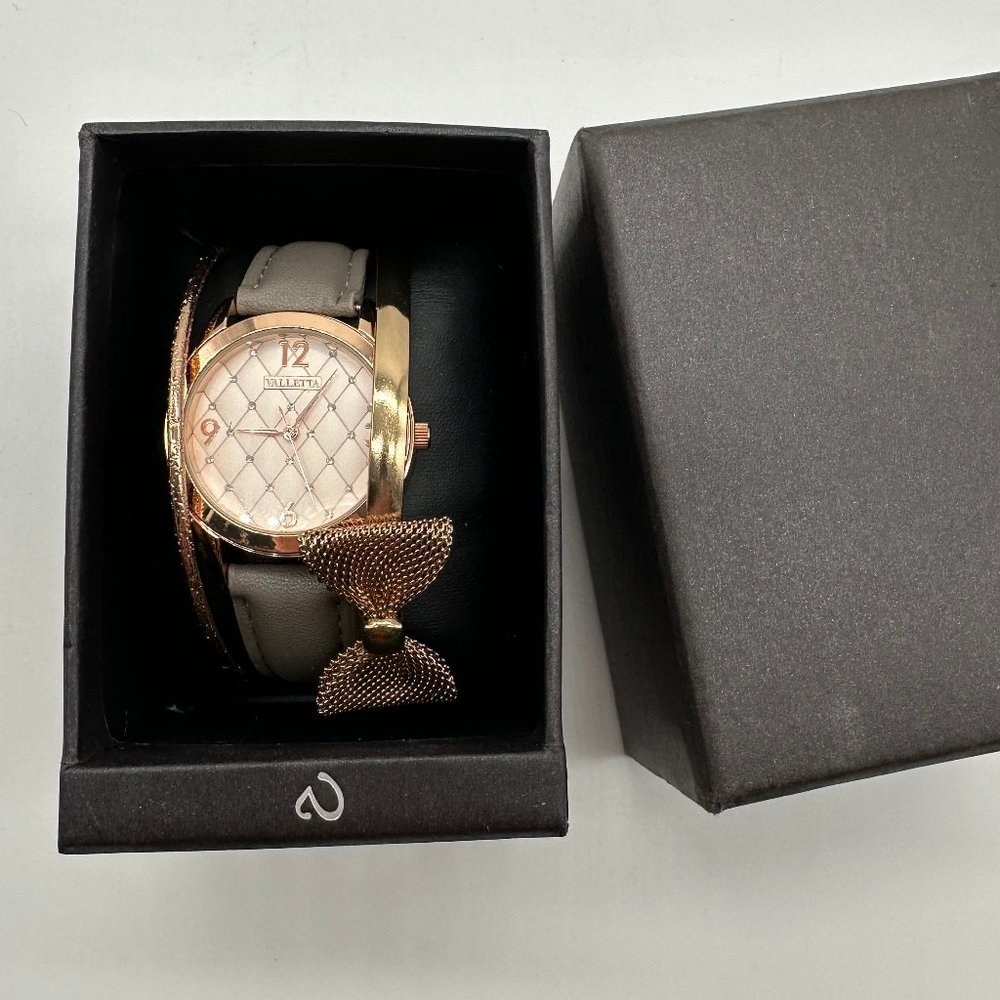 NIB New Womens Valetta Leather Circle Gray Gold Analog Watch Bracele Set